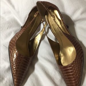 Womens beautiful Bandolino brown snake pumps